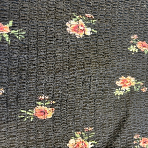 Ardene Black Off the Shoulder Ruched dainty Floral crop top women's size Medium - Picture 3 of 6